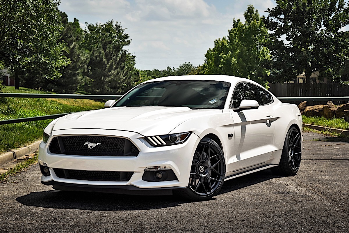 Ford Mustang with HRE FF01